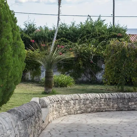 Guest house Vega 4*